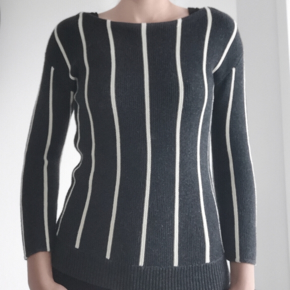 merino wool sweater EUC Banana Republic XS - Picture 2 of 5